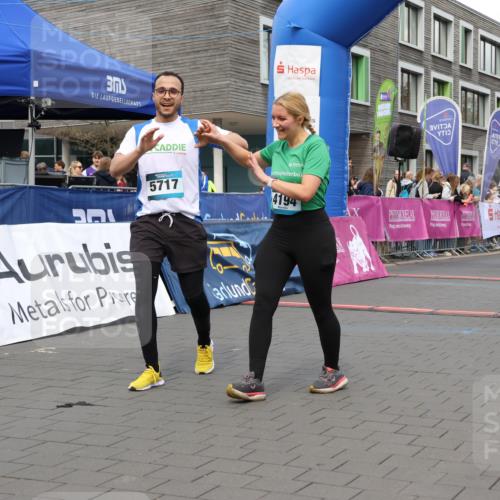 12.04.2026 - 45. Internationalen Wilhelmsburger Insellauf Strokosch-Dieckow http://msf.ph/oto/9462016 12.04.2026 13:18:08 Ziel 5717, 4804, 3604, 2125, 2520 meine-sportfotos.de