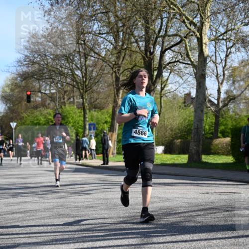 12.04.2026 - 45. Internationalen Wilhelmsburger Insellauf J. Mangold http://msf.ph/oto/9462019 12.04.2026 10:48:06 Ziel 4834, 4330, 3311, 2809, 4415, 4681, 2373, 2384, 2442, 3631, 5578, 3414, 3307, 4882, 2053, 4563, 4866, 2438, 3513, 2854, 2887, 3103, 4424, 3509, 4768, 3060, 3063, 2992, 2846, 3722, 4088, 4913, 4675, 3007 meine-sportfotos.de