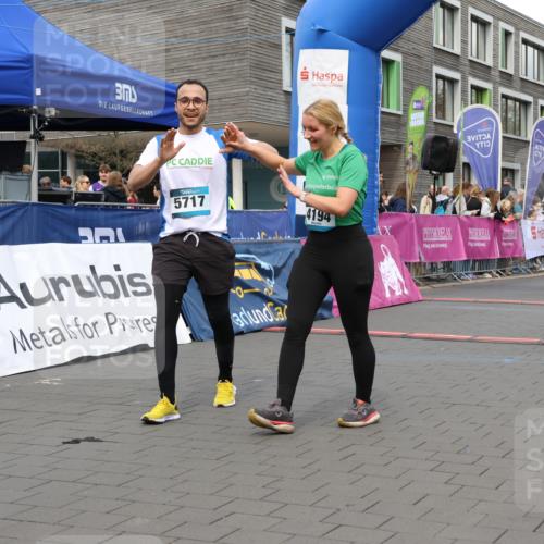 12.04.2026 - 45. Internationalen Wilhelmsburger Insellauf Strokosch-Dieckow http://msf.ph/oto/9462024 12.04.2026 13:18:08 Ziel 5717, 4804, 3604, 2125, 2520 meine-sportfotos.de
