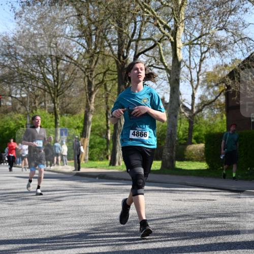 12.04.2026 - 45. Internationalen Wilhelmsburger Insellauf J. Mangold http://msf.ph/oto/9462026 12.04.2026 10:48:06 Ziel 4834, 4330, 3311, 2809, 4415, 4681, 2373, 2384, 2442, 3631, 5578, 3414, 3307, 4882, 2053, 4563, 4866, 2438, 3513, 2854, 2887, 3103, 4424, 3509, 4768, 3060, 3063, 2992, 2846, 3722, 4088, 4913, 4675, 3007 meine-sportfotos.de