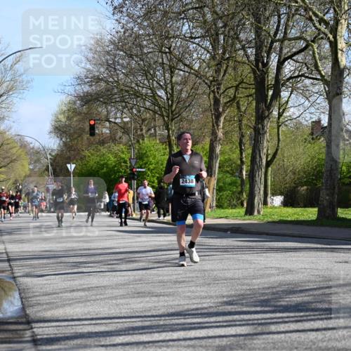 12.04.2026 - 45. Internationalen Wilhelmsburger Insellauf J. Mangold http://msf.ph/oto/9462028 12.04.2026 10:48:07 Ziel 4834, 4330, 3311, 2809, 4415, 4681, 2373, 2384, 2442, 3631, 5578, 3414, 3307, 4882, 2053, 4563, 4866, 2438, 3513, 2854, 2887, 3103, 3103, 4424, 3509, 4768, 3060, 3063, 2992, 2846, 3722, 4088, 4913, 4675, 3007 meine-sportfotos.de