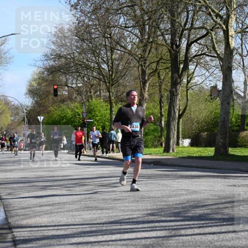 12.04.2026 - 45. Internationalen Wilhelmsburger Insellauf J. Mangold http://msf.ph/oto/9462031 12.04.2026 10:48:07 Ziel 4834, 4330, 3311, 2809, 4415, 4681, 2373, 2384, 2442, 3631, 5578, 3414, 3307, 4882, 2053, 4563, 4866, 2438, 3513, 2854, 2887, 3103, 3103, 4424, 3509, 4768, 3060, 3063, 2992, 2846, 3722, 4088, 4913, 4675, 3007 meine-sportfotos.de