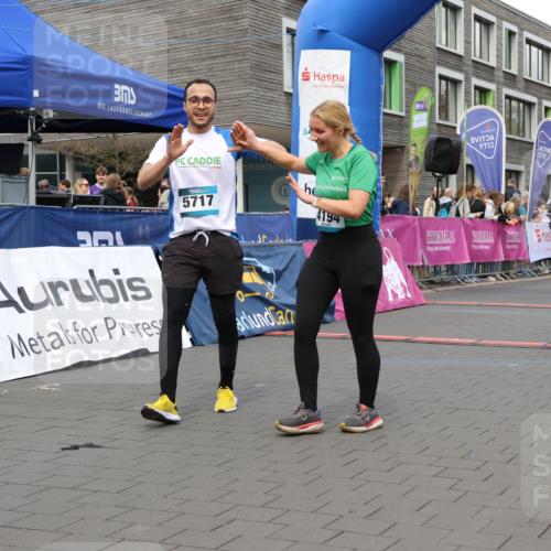 12.04.2026 - 45. Internationalen Wilhelmsburger Insellauf Strokosch-Dieckow http://msf.ph/oto/9462036 12.04.2026 13:18:08 Ziel 5717, 4804, 3604, 2125, 2520 meine-sportfotos.de