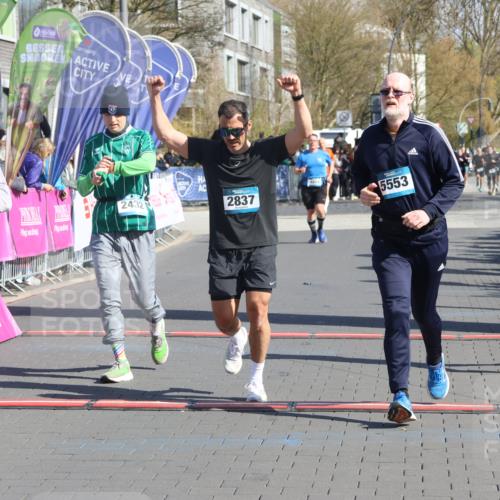 12.04.2026 - 45. Internationalen Wilhelmsburger Insellauf Strokosch-Dieckow http://msf.ph/oto/9462057 12.04.2026 10:52:15 Ziel 3567, 2729, 5553, 2837, 4541, 2432 meine-sportfotos.de