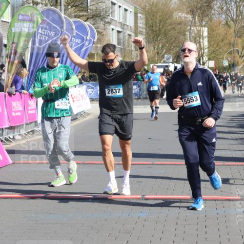 12.04.2026 - 45. Internationalen Wilhelmsburger Insellauf Strokosch-Dieckow http://msf.ph/oto/9462078 12.04.2026 10:52:15 Ziel 3567, 2729, 5553, 2837, 4541, 2432 meine-sportfotos.de