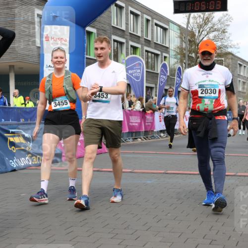 12.04.2026 - 45. Internationalen Wilhelmsburger Insellauf Strokosch-Dieckow http://msf.ph/oto/9462101 12.04.2026 13:18:03 Ziel 3455, 4194, 5717, 4804, 3604 meine-sportfotos.de