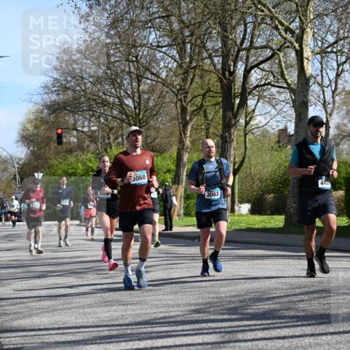 12.04.2026 - 45. Internationalen Wilhelmsburger Insellauf J. Mangold http://msf.ph/oto/9462105 12.04.2026 10:48:21 Ziel 2438, 3513, 2854, 2887, 3103, 4424, 3509, 4768, 3060, 3063, 2992, 2846, 3722, 4088, 4913, 4675, 3007, 4336, 4336, 3760, 3695, 5039, 2672, 4789, 4661, 5360, 5649, 2649, 2231, 3200 meine-sportfotos.de