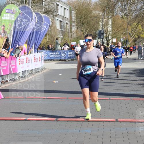 12.04.2026 - 45. Internationalen Wilhelmsburger Insellauf Strokosch-Dieckow http://msf.ph/oto/9462106 12.04.2026 11:10:19 Ziel 3688, 4080, 3335 meine-sportfotos.de