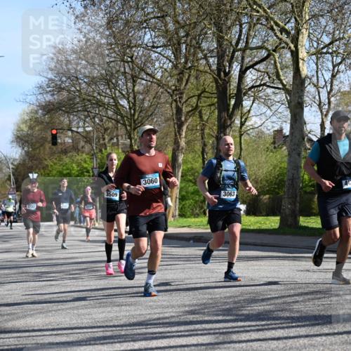 12.04.2026 - 45. Internationalen Wilhelmsburger Insellauf J. Mangold http://msf.ph/oto/9462110 12.04.2026 10:48:21 Ziel 2438, 3513, 2854, 2887, 3103, 4424, 3509, 4768, 3060, 3063, 2992, 2846, 3722, 4088, 4913, 4675, 3007, 4336, 4336, 3760, 3695, 5039, 2672, 4789, 4661, 5360, 5649, 2649, 2231, 3200 meine-sportfotos.de