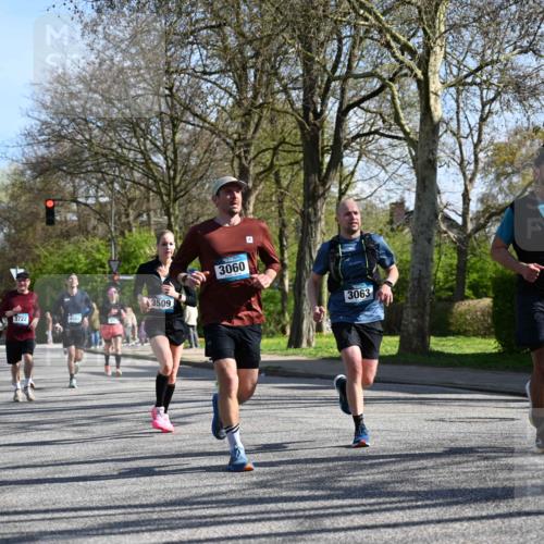 12.04.2026 - 45. Internationalen Wilhelmsburger Insellauf J. Mangold http://msf.ph/oto/9462115 12.04.2026 10:48:21 Ziel 2438, 3513, 2854, 2887, 3103, 4424, 3509, 4768, 3060, 3063, 2992, 2846, 3722, 4088, 4913, 4675, 3007, 4336, 4336, 3760, 3695, 5039, 2672, 4789, 4661, 5360, 5649, 2649, 2231, 3200 meine-sportfotos.de