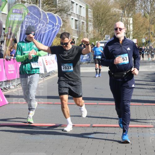 12.04.2026 - 45. Internationalen Wilhelmsburger Insellauf Strokosch-Dieckow http://msf.ph/oto/9462118 12.04.2026 10:52:15 Ziel 3567, 2729, 5553, 2837, 4541, 2432 meine-sportfotos.de