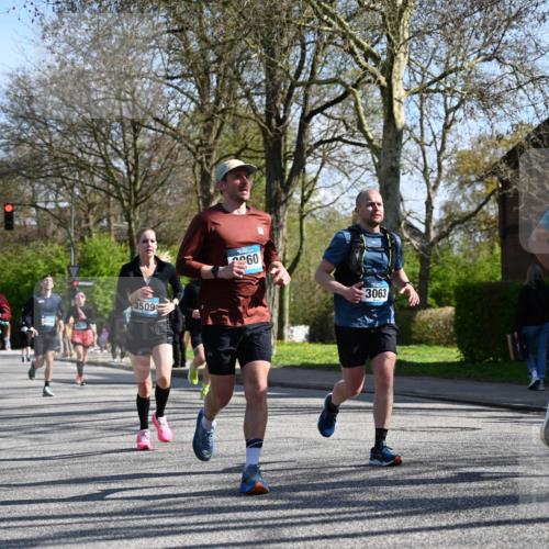 12.04.2026 - 45. Internationalen Wilhelmsburger Insellauf J. Mangold http://msf.ph/oto/9462121 12.04.2026 10:48:22 Ziel 2438, 3513, 2854, 2887, 3103, 4424, 3509, 4768, 3060, 3063, 2992, 2846, 3722, 4088, 4913, 4675, 4675, 3007, 4336, 3760, 3760, 3695, 5039, 2672, 4789, 4661, 5360, 5649, 2649, 2231, 3200 meine-sportfotos.de