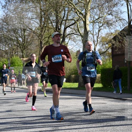 12.04.2026 - 45. Internationalen Wilhelmsburger Insellauf J. Mangold http://msf.ph/oto/9462126 12.04.2026 10:48:22 Ziel 2438, 3513, 2854, 2887, 3103, 4424, 3509, 4768, 3060, 3063, 2992, 2846, 3722, 4088, 4913, 4675, 4675, 3007, 4336, 3760, 3760, 3695, 5039, 2672, 4789, 4661, 5360, 5649, 2649, 2231, 3200 meine-sportfotos.de