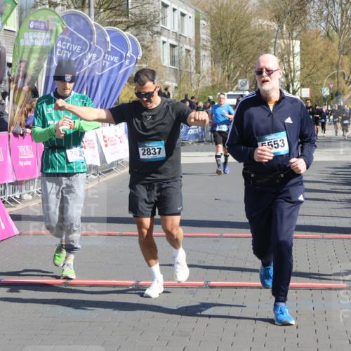 12.04.2026 - 45. Internationalen Wilhelmsburger Insellauf Strokosch-Dieckow http://msf.ph/oto/9462127 12.04.2026 10:52:15 Ziel 3567, 2729, 5553, 2837, 4541, 2432 meine-sportfotos.de