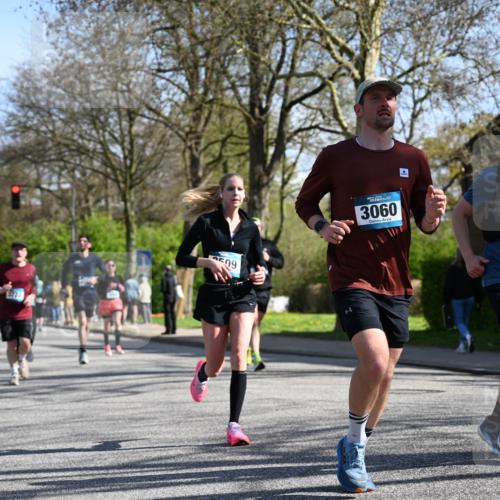 12.04.2026 - 45. Internationalen Wilhelmsburger Insellauf J. Mangold http://msf.ph/oto/9462130 12.04.2026 10:48:23 Ziel 2438, 3513, 2854, 2887, 3103, 4424, 3509, 4768, 3060, 3063, 2992, 2846, 3722, 4088, 4913, 4675, 3007, 3007, 4336, 3760, 3695, 5039, 2672, 4789, 4661, 5360, 5649, 2649, 2231, 3200, 4185, 2179 meine-sportfotos.de