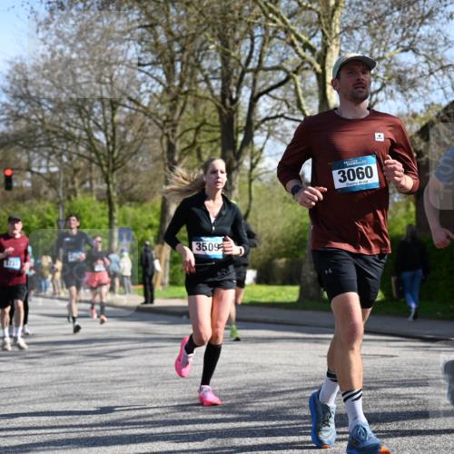 12.04.2026 - 45. Internationalen Wilhelmsburger Insellauf J. Mangold http://msf.ph/oto/9462131 12.04.2026 10:48:23 Ziel 2438, 3513, 2854, 2887, 3103, 4424, 3509, 4768, 3060, 3063, 2992, 2846, 3722, 4088, 4913, 4675, 3007, 3007, 4336, 3760, 3695, 5039, 2672, 4789, 4661, 5360, 5649, 2649, 2231, 3200, 4185, 2179 meine-sportfotos.de