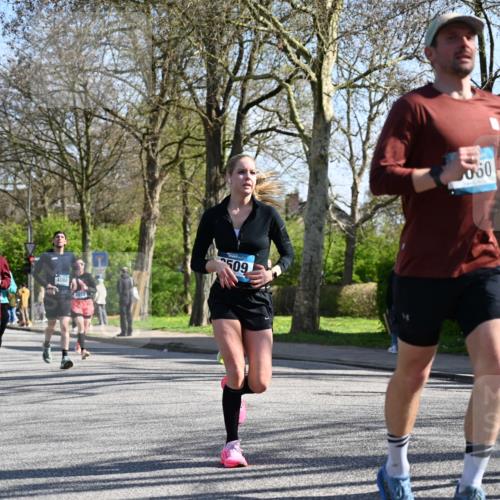 12.04.2026 - 45. Internationalen Wilhelmsburger Insellauf J. Mangold http://msf.ph/oto/9462138 12.04.2026 10:48:23 Ziel 2438, 3513, 2854, 2887, 3103, 4424, 3509, 4768, 3060, 3063, 2992, 2846, 3722, 4088, 4913, 4675, 3007, 3007, 4336, 3760, 3695, 5039, 2672, 4789, 4661, 5360, 5649, 2649, 2231, 3200, 4185, 2179 meine-sportfotos.de