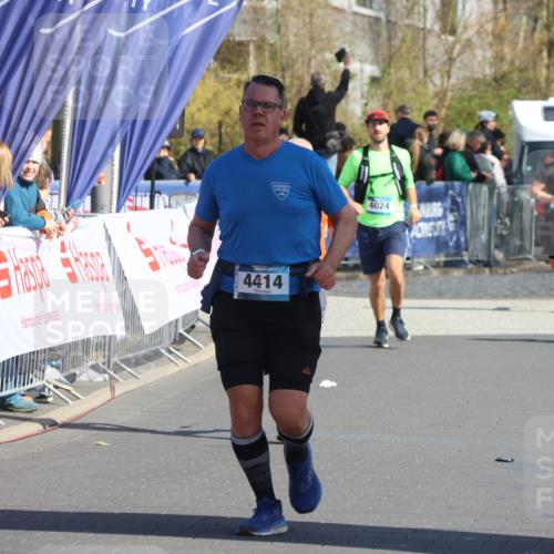 12.04.2026 - 45. Internationalen Wilhelmsburger Insellauf Strokosch-Dieckow http://msf.ph/oto/9462178 12.04.2026 10:52:20 Ziel 4414, 5671 meine-sportfotos.de