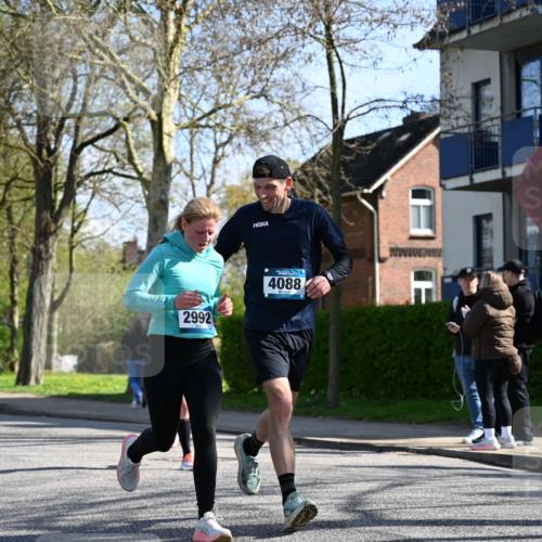 12.04.2026 - 45. Internationalen Wilhelmsburger Insellauf J. Mangold http://msf.ph/oto/9462181 12.04.2026 10:48:27 Ziel 2854, 2887, 3103, 4424, 3509, 4768, 3060, 3063, 2992, 2846, 3722, 4088, 4913, 4675, 3007, 4336, 3760, 3695, 5039, 2672, 4789, 4789, 4661, 5360, 5649, 2649, 2231, 3200, 4185, 2179 meine-sportfotos.de