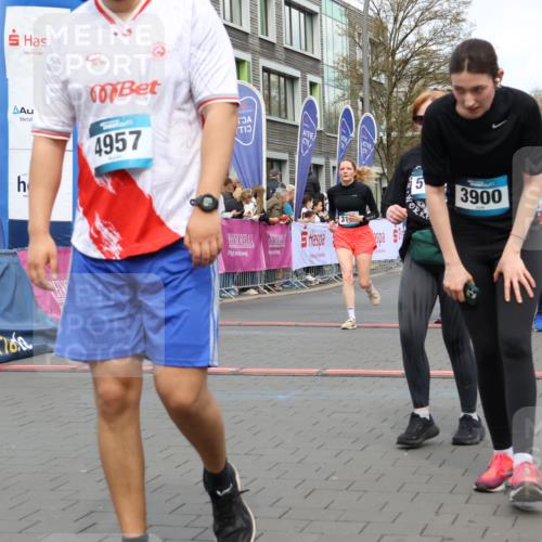 12.04.2026 - 45. Internationalen Wilhelmsburger Insellauf Strokosch-Dieckow http://msf.ph/oto/9462182 12.04.2026 13:17:58 Ziel 5759, 2030, 3199, 3453, 3455 meine-sportfotos.de