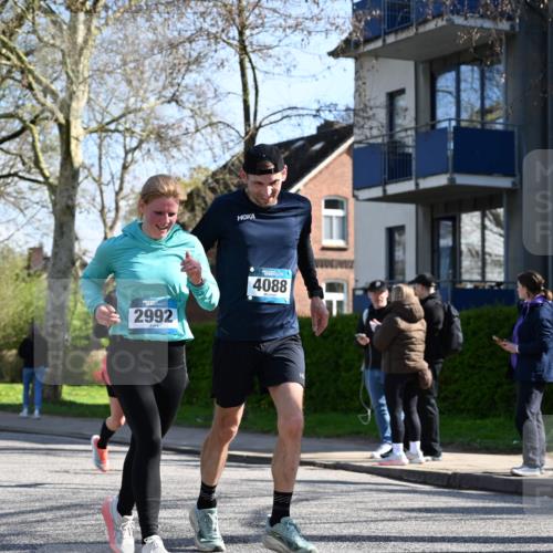 12.04.2026 - 45. Internationalen Wilhelmsburger Insellauf J. Mangold http://msf.ph/oto/9462187 12.04.2026 10:48:27 Ziel 2854, 2887, 3103, 4424, 3509, 4768, 3060, 3063, 2992, 2846, 3722, 4088, 4913, 4675, 3007, 4336, 3760, 3695, 5039, 2672, 4789, 4789, 4661, 5360, 5649, 2649, 2231, 3200, 4185, 2179 meine-sportfotos.de