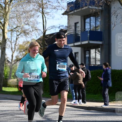 12.04.2026 - 45. Internationalen Wilhelmsburger Insellauf J. Mangold http://msf.ph/oto/9462190 12.04.2026 10:48:27 Ziel 2854, 2887, 3103, 4424, 3509, 4768, 3060, 3063, 2992, 2846, 3722, 4088, 4913, 4675, 3007, 4336, 3760, 3695, 5039, 2672, 4789, 4789, 4661, 5360, 5649, 2649, 2231, 3200, 4185, 2179 meine-sportfotos.de