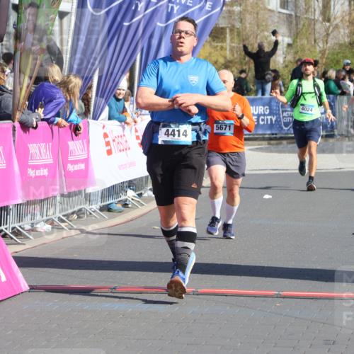 12.04.2026 - 45. Internationalen Wilhelmsburger Insellauf Strokosch-Dieckow http://msf.ph/oto/9462192 12.04.2026 10:52:21 Ziel 4414, 5671 meine-sportfotos.de