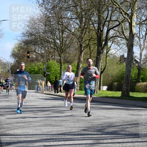 12.04.2026 - 45. Internationalen Wilhelmsburger Insellauf J. Mangold http://msf.ph/oto/9462197 12.04.2026 10:48:39 Ziel 2992, 2846, 3722, 4088, 4913, 4675, 3007, 4336, 3760, 3695, 5039, 2672, 4789, 4789, 4661, 5360, 5649, 2649, 2231, 3200, 4185, 2179, 3427, 2635, 2732, 2371 meine-sportfotos.de
