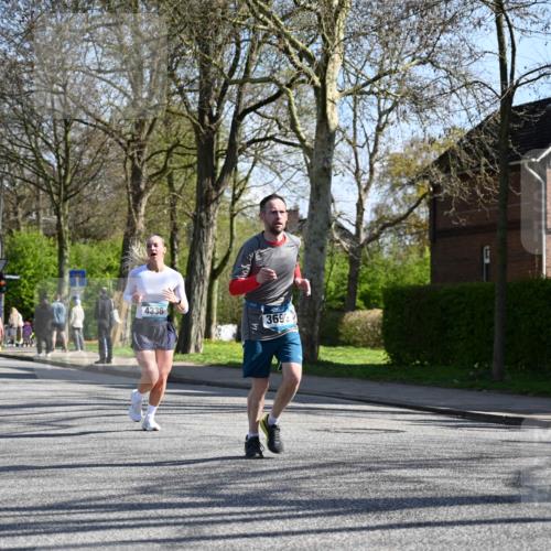 12.04.2026 - 45. Internationalen Wilhelmsburger Insellauf J. Mangold http://msf.ph/oto/9462211 12.04.2026 10:48:40 Ziel 2846, 3722, 4088, 4913, 4675, 3007, 4336, 3760, 3695, 5039, 2672, 4789, 4661, 5360, 4661, 5360, 5649, 2649, 2231, 3200, 4185, 2179, 3427, 2635, 2732, 2371 meine-sportfotos.de
