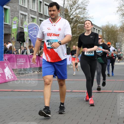12.04.2026 - 45. Internationalen Wilhelmsburger Insellauf Strokosch-Dieckow http://msf.ph/oto/9462220 12.04.2026 13:17:56 Ziel 4957, 3900, 5759, 2030, 3199, 3453, 3455 meine-sportfotos.de