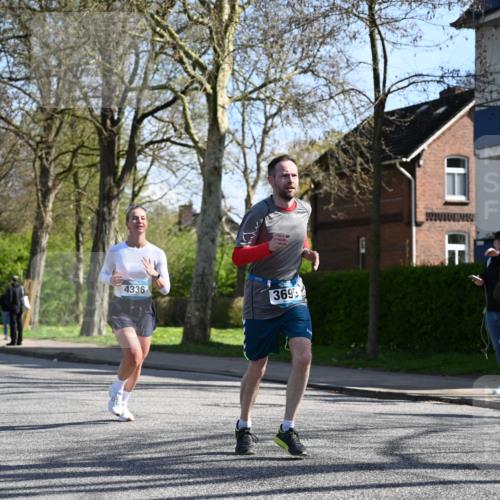 12.04.2026 - 45. Internationalen Wilhelmsburger Insellauf J. Mangold http://msf.ph/oto/9462223 12.04.2026 10:48:41 Ziel 3722, 4088, 4913, 4675, 3007, 4336, 3760, 3695, 5039, 2672, 4789, 4661, 5360, 5649, 5649, 2649, 2231, 3200, 4185, 2179, 3427, 2635, 2732, 2371 meine-sportfotos.de