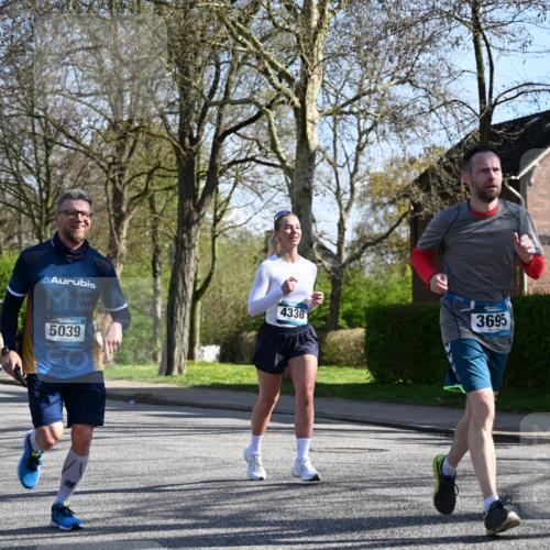 12.04.2026 - 45. Internationalen Wilhelmsburger Insellauf J. Mangold http://msf.ph/oto/9462228 12.04.2026 10:48:41 Ziel 3722, 4088, 4913, 4675, 3007, 4336, 3760, 3695, 5039, 2672, 4789, 4661, 5360, 5649, 5649, 2649, 2231, 3200, 4185, 2179, 3427, 2635, 2732, 2371 meine-sportfotos.de