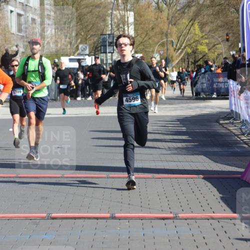 12.04.2026 - 45. Internationalen Wilhelmsburger Insellauf Strokosch-Dieckow http://msf.ph/oto/9462230 12.04.2026 10:52:25 Ziel 4414, 5671, 4596, 4024, 5789 meine-sportfotos.de