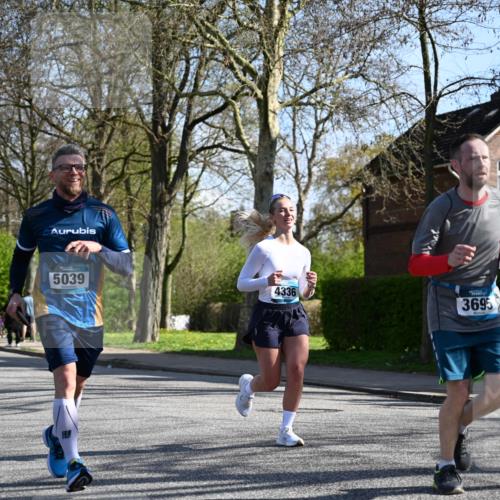 12.04.2026 - 45. Internationalen Wilhelmsburger Insellauf J. Mangold http://msf.ph/oto/9462232 12.04.2026 10:48:41 Ziel 3722, 4088, 4913, 4675, 3007, 4336, 3760, 3695, 5039, 2672, 4789, 4661, 5360, 5649, 5649, 2649, 2231, 3200, 4185, 2179, 3427, 2635, 2732, 2371 meine-sportfotos.de