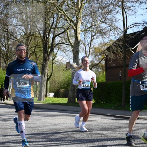 12.04.2026 - 45. Internationalen Wilhelmsburger Insellauf J. Mangold http://msf.ph/oto/9462234 12.04.2026 10:48:41 Ziel 3722, 4088, 4913, 4675, 3007, 4336, 3760, 3695, 5039, 2672, 4789, 4661, 5360, 5649, 5649, 2649, 2231, 3200, 4185, 2179, 3427, 2635, 2732, 2371 meine-sportfotos.de