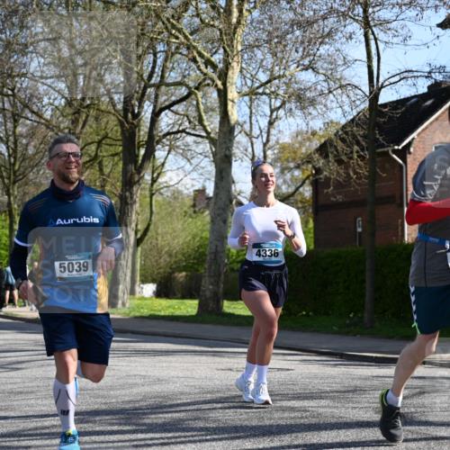 12.04.2026 - 45. Internationalen Wilhelmsburger Insellauf J. Mangold http://msf.ph/oto/9462235 12.04.2026 10:48:41 Ziel 3722, 4088, 4913, 4675, 3007, 4336, 3760, 3695, 5039, 2672, 4789, 4661, 5360, 5649, 5649, 2649, 2231, 3200, 4185, 2179, 3427, 2635, 2732, 2371 meine-sportfotos.de
