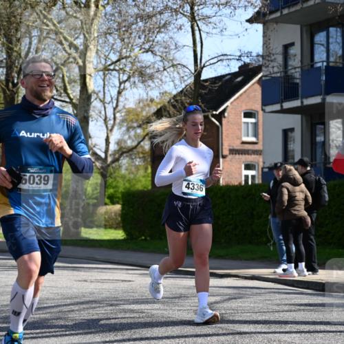 12.04.2026 - 45. Internationalen Wilhelmsburger Insellauf J. Mangold http://msf.ph/oto/9462245 12.04.2026 10:48:42 Ziel 4913, 4675, 3007, 4336, 3760, 3695, 5039, 2672, 4789, 4661, 5360, 5649, 2649, 2649, 2231, 3200, 4185, 2179, 3427, 2635, 2732, 2371 meine-sportfotos.de