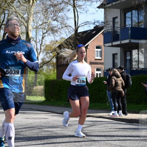 12.04.2026 - 45. Internationalen Wilhelmsburger Insellauf J. Mangold http://msf.ph/oto/9462247 12.04.2026 10:48:42 Ziel 4913, 4675, 3007, 4336, 3760, 3695, 5039, 2672, 4789, 4661, 5360, 5649, 2649, 2649, 2231, 3200, 4185, 2179, 3427, 2635, 2732, 2371 meine-sportfotos.de