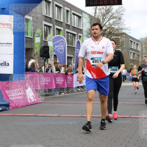 12.04.2026 - 45. Internationalen Wilhelmsburger Insellauf Strokosch-Dieckow http://msf.ph/oto/9462251 12.04.2026 13:17:55 Ziel 4957, 3900, 5759, 2030, 3199, 3453, 3455 meine-sportfotos.de