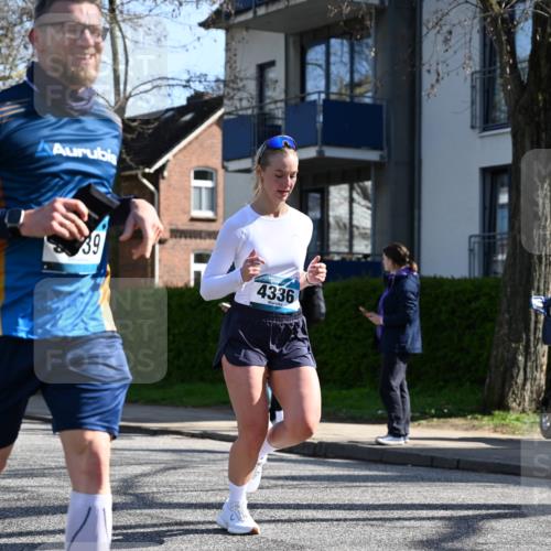 12.04.2026 - 45. Internationalen Wilhelmsburger Insellauf J. Mangold http://msf.ph/oto/9462255 12.04.2026 10:48:42 Ziel 4913, 4675, 3007, 4336, 3760, 3695, 5039, 2672, 4789, 4661, 5360, 5649, 2649, 2649, 2231, 3200, 4185, 2179, 3427, 2635, 2732, 2371 meine-sportfotos.de