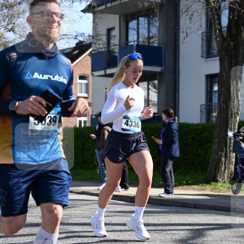 12.04.2026 - 45. Internationalen Wilhelmsburger Insellauf J. Mangold http://msf.ph/oto/9462256 12.04.2026 10:48:42 Ziel 4913, 4675, 3007, 4336, 3760, 3695, 5039, 2672, 4789, 4661, 5360, 5649, 2649, 2649, 2231, 3200, 4185, 2179, 3427, 2635, 2732, 2371 meine-sportfotos.de
