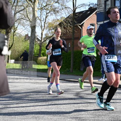 12.04.2026 - 45. Internationalen Wilhelmsburger Insellauf J. Mangold http://msf.ph/oto/9462259 12.04.2026 10:48:53 Ziel 4336, 3760, 3695, 5039, 2672, 4789, 4661, 5360, 5649, 2649, 2231, 3200, 4185, 2179, 3427, 2635, 2732, 2371, 3363, 2661, 4715, 2392 meine-sportfotos.de