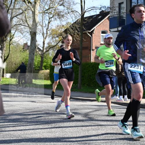 12.04.2026 - 45. Internationalen Wilhelmsburger Insellauf J. Mangold http://msf.ph/oto/9462260 12.04.2026 10:48:53 Ziel 4336, 3760, 3695, 5039, 2672, 4789, 4661, 5360, 5649, 2649, 2231, 3200, 4185, 2179, 3427, 2635, 2732, 2371, 3363, 2661, 4715, 2392 meine-sportfotos.de