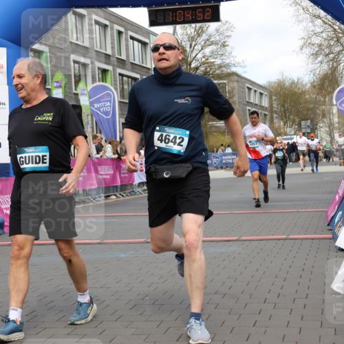 12.04.2026 - 45. Internationalen Wilhelmsburger Insellauf Strokosch-Dieckow http://msf.ph/oto/9462261 12.04.2026 13:17:51 Ziel 5532, 4392, 4642, 4957, 3900, 5759 meine-sportfotos.de