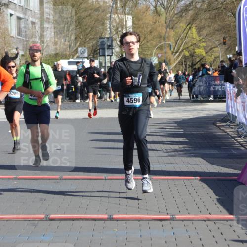 12.04.2026 - 45. Internationalen Wilhelmsburger Insellauf Strokosch-Dieckow http://msf.ph/oto/9462262 12.04.2026 10:52:25 Ziel 4414, 5671, 4596, 4024, 5789 meine-sportfotos.de