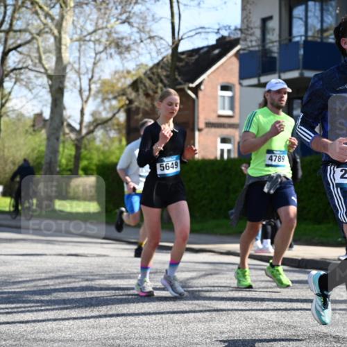 12.04.2026 - 45. Internationalen Wilhelmsburger Insellauf J. Mangold http://msf.ph/oto/9462265 12.04.2026 10:48:53 Ziel 4336, 3760, 3695, 5039, 2672, 4789, 4661, 5360, 5649, 2649, 2231, 3200, 4185, 2179, 3427, 2635, 2732, 2371, 3363, 2661, 4715, 2392 meine-sportfotos.de