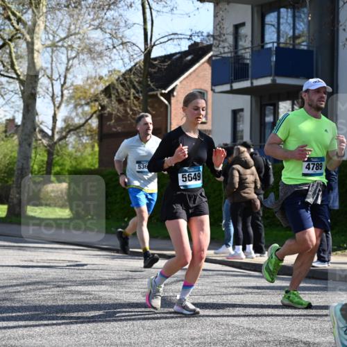 12.04.2026 - 45. Internationalen Wilhelmsburger Insellauf J. Mangold http://msf.ph/oto/9462268 12.04.2026 10:48:53 Ziel 4336, 3760, 3695, 5039, 2672, 4789, 4661, 5360, 5649, 2649, 2231, 3200, 4185, 2179, 3427, 2635, 2732, 2371, 3363, 2661, 4715, 2392 meine-sportfotos.de