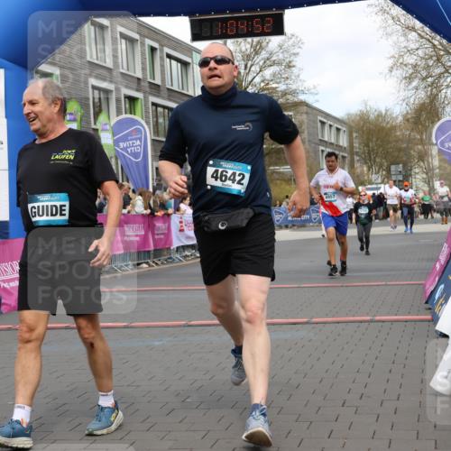 12.04.2026 - 45. Internationalen Wilhelmsburger Insellauf Strokosch-Dieckow http://msf.ph/oto/9462271 12.04.2026 13:17:51 Ziel 5532, 4392, 4642, 4957, 3900, 5759 meine-sportfotos.de