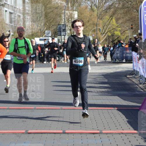 12.04.2026 - 45. Internationalen Wilhelmsburger Insellauf Strokosch-Dieckow http://msf.ph/oto/9462272 12.04.2026 10:52:25 Ziel 4414, 5671, 4596, 4024, 5789 meine-sportfotos.de