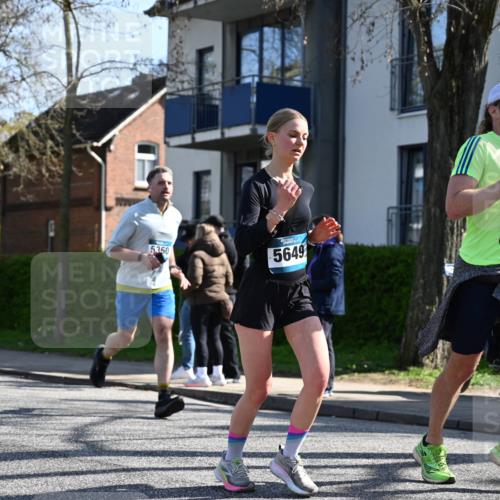 12.04.2026 - 45. Internationalen Wilhelmsburger Insellauf J. Mangold http://msf.ph/oto/9462278 12.04.2026 10:48:54 Ziel 4336, 3760, 3695, 5039, 2672, 4789, 4661, 5360, 5649, 2649, 2231, 3200, 4185, 2179, 3427, 2635, 2732, 2371, 3363, 2661, 4715, 2392 meine-sportfotos.de